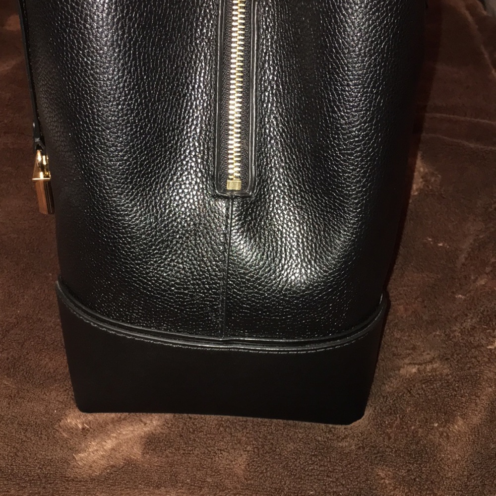 🔥Sale🔥 Beautiful Black Large MK Mercer Center tote..used once..like new - Picture 5 of 6